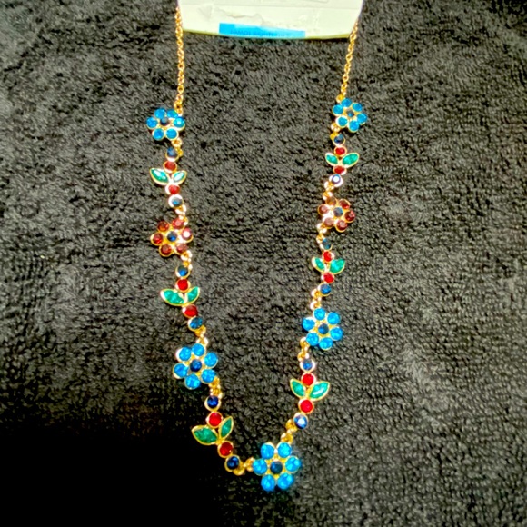 Liz Claiborne Jewelry - (NEW) LIZ CLAIBORNE FLOWER KNECKLACE